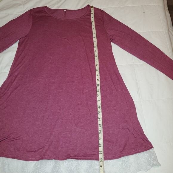 Unknown brand medium tunic. Maroon with lace trim at the bottom. Has pockets - Picture 7 of 7